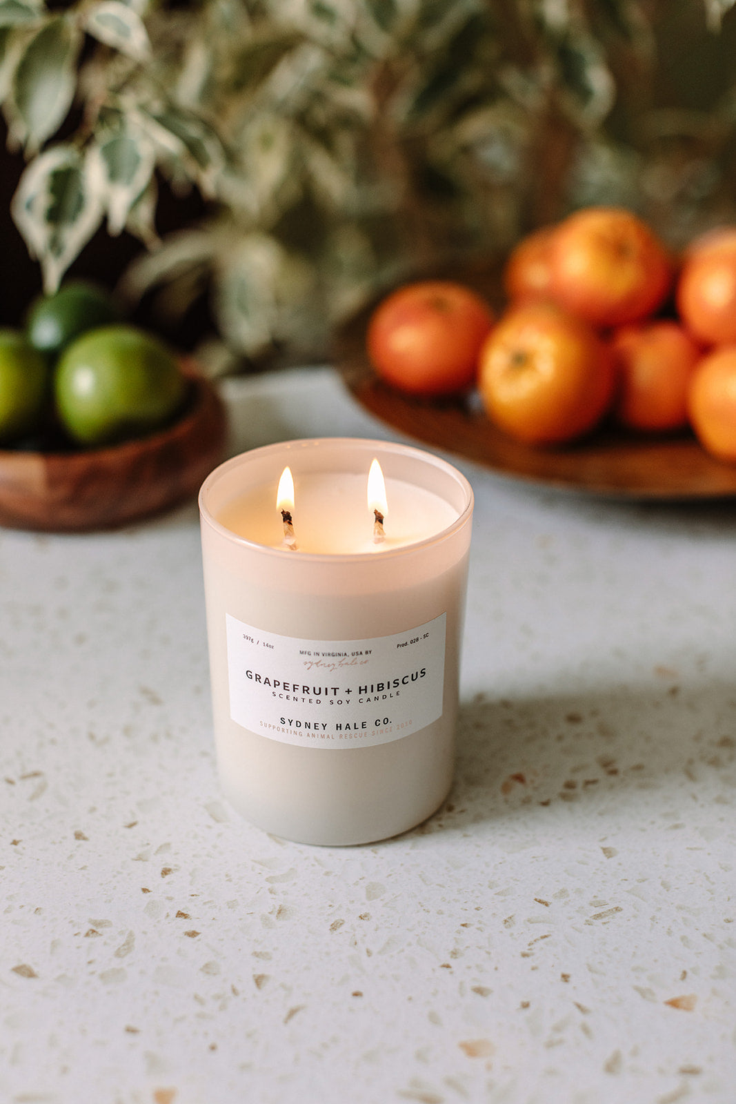 Grapefruit & Hibiscus Candle - Thumbnail 2